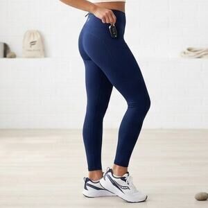 Fabletics Navy Blue High-Waisted Pockets Leggings - Size XL/1X - Zipper Pocket